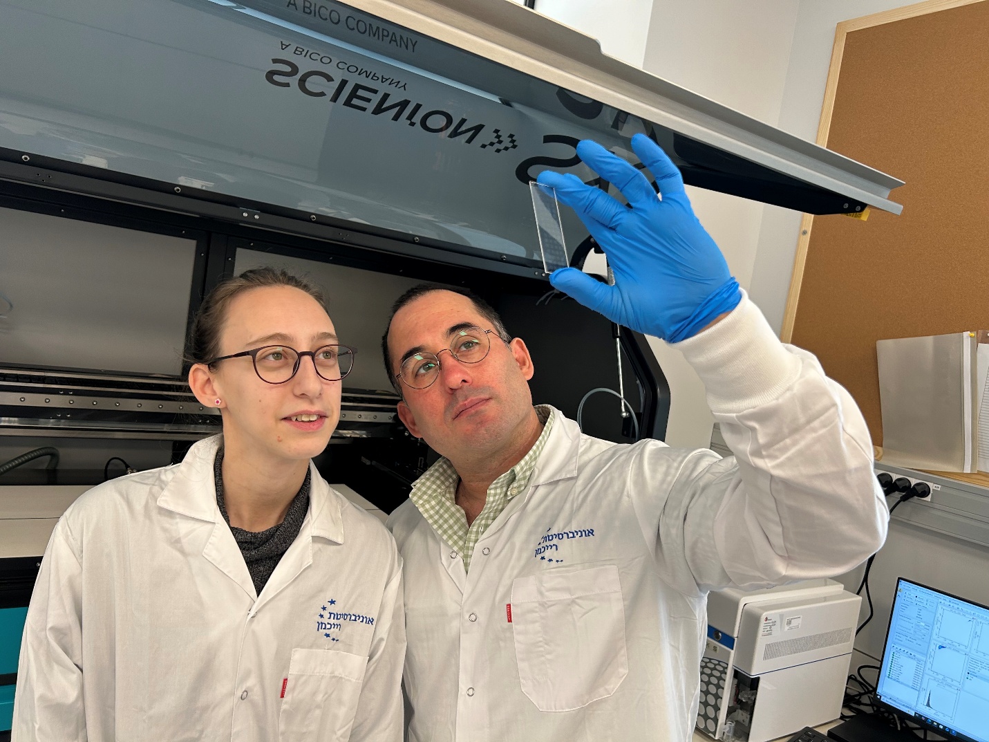 Ilana and Oren in the lab
